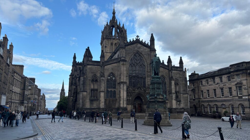 Exterior of St. Giles’ Cathedral in Old Town Edinburgh, featuring its Gothic architecture and prominent spire.